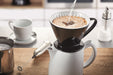 Kaffetragt porcelæn str. 4, sort, Gefu Stefano Kaffeftragt i et stilrent sort/hvidt look der passer til kaffefilter str. 4. En holdbar kaffetragt med et flot design, som gør brygning af kaffe til en fryd for øjet.