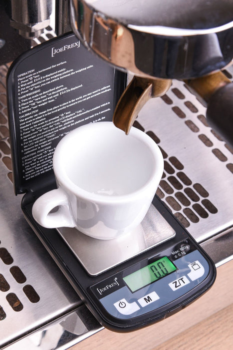 Fin lille kaffevægt fra producenten Joe Frex. Vægten har en nøjagtighed ned til 0,1 gram, og er derfor særdeles velegnet til kaffe.