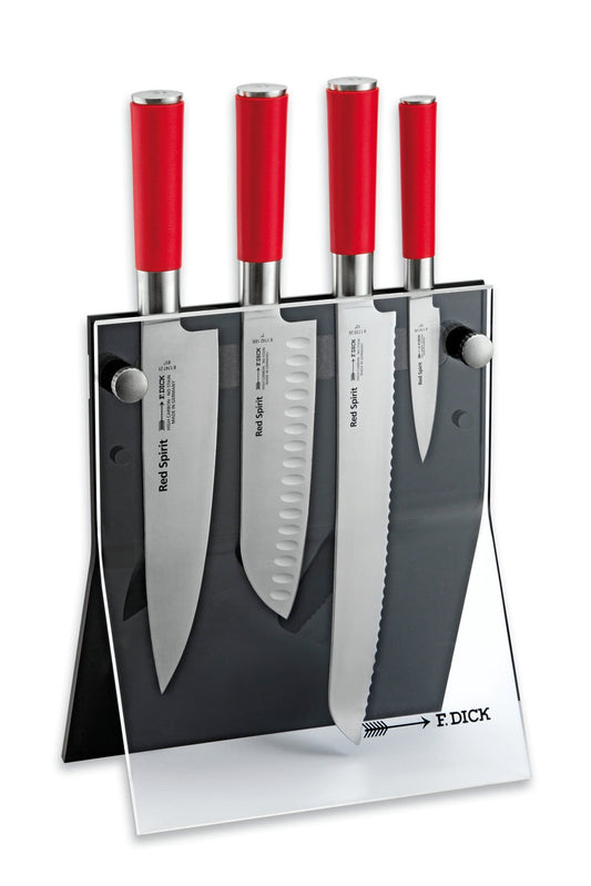 Knivblok Dick m. 4 knive Red Spirit  Knivblok i akryl - Knivblok med 4 Knive  Dette sæt indeholder følgende produkter: Dick magnetisk knivblok med brødkniv, kokkekniv, Santoku-kniv og urtekniv.