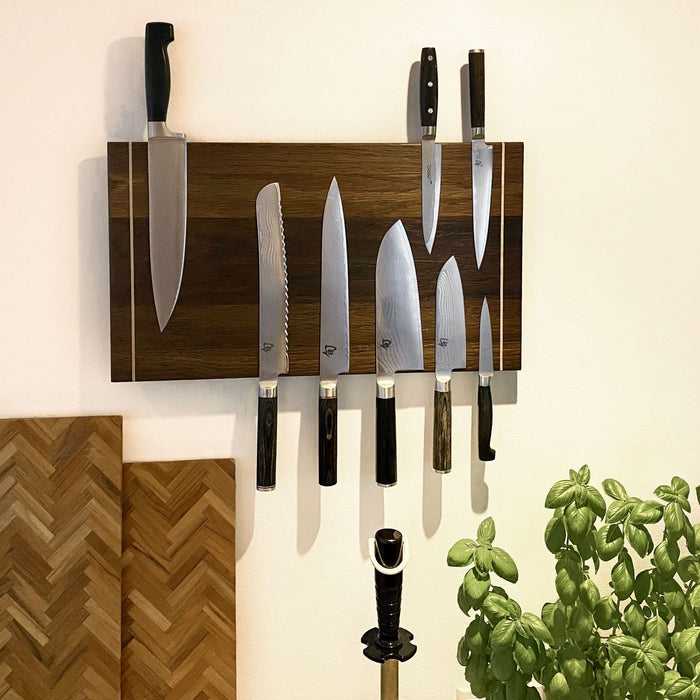 Tiltræk maksimalt opmærksomhed til dit køkken og dine knive med knivmagneten Defined. Defined er håndlavet og designet af danske  Rune-Jakobsen Design. 