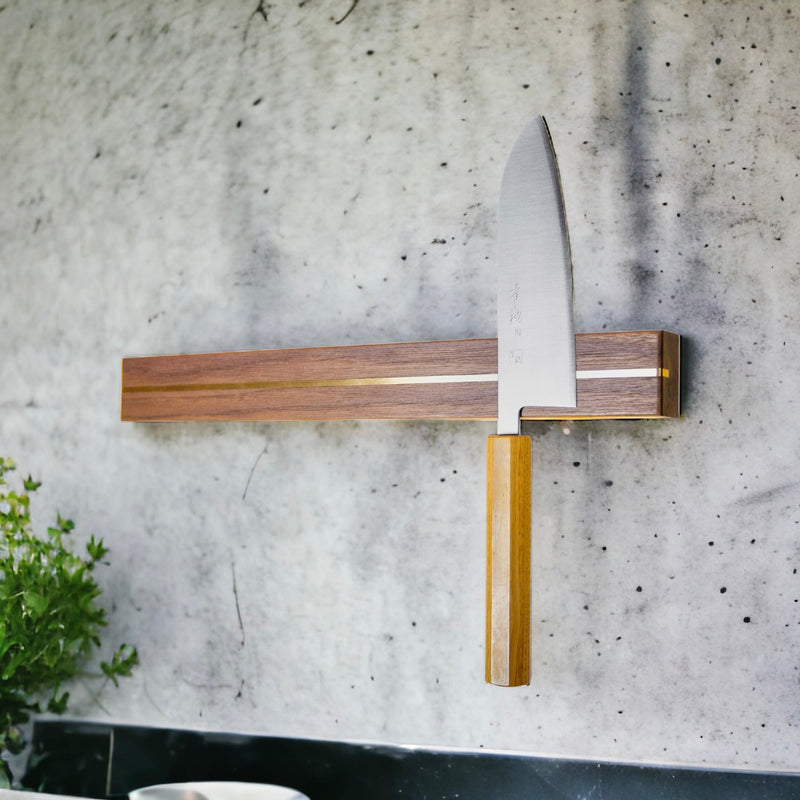 Split knivmagnet i Eg & Valnød - Rune-Jakobsen Design