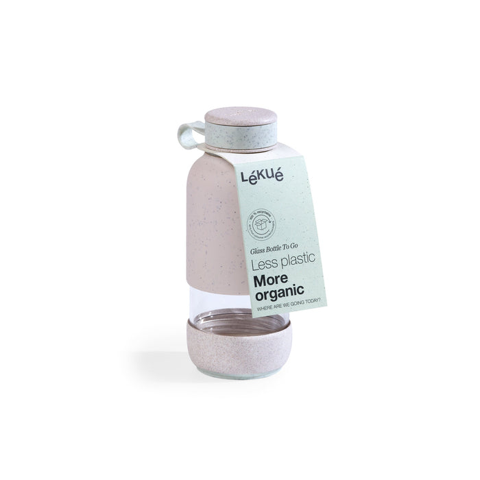 Glasvandflaske fra Lékué beskyttet af gummidæksel, der hjælper med at holde dine drikkevarer kolde. 