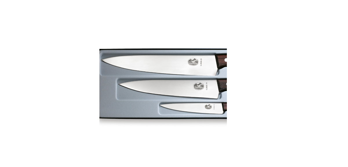 Knivsæt 3 stk, Victorinox - med træhåndtag. Flot knivsæt med 3 knive. Indeholder: Kokkeknive 19 og 22 cm, og Pyntekniv 12 cm